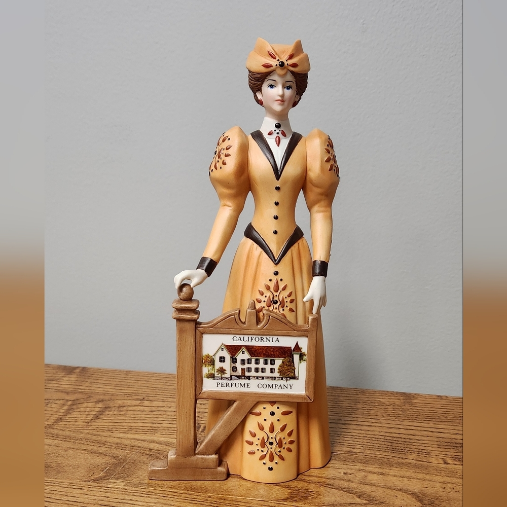 Avon 2013 Mrs. Albee Porcelain President's Club Figurine